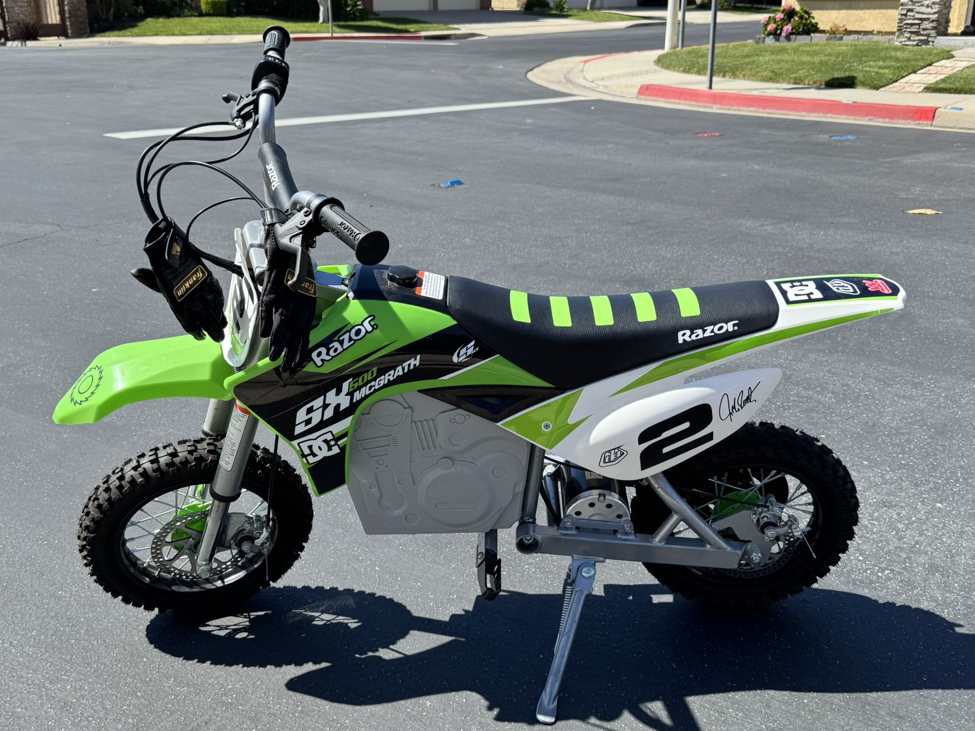 (like New!) - Razor Dirt Rocket SX500 McGrath Electric Motocross Bike for Kids