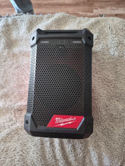 Milwaukee 12v radio and charger