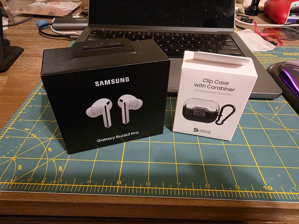 Samsung Galaxy Buds3 Pro Wireless Earbud Headphones - White New