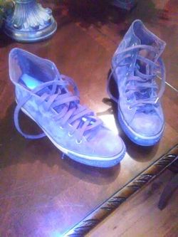 Brown seude converse size 8