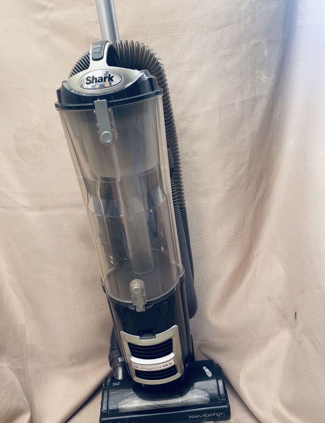  Shark Navigator DLX Vacuum Cleaner model NV71 31 Silver Color (Works Well)