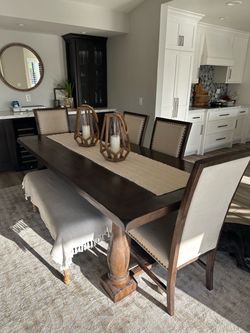 Dinning room table