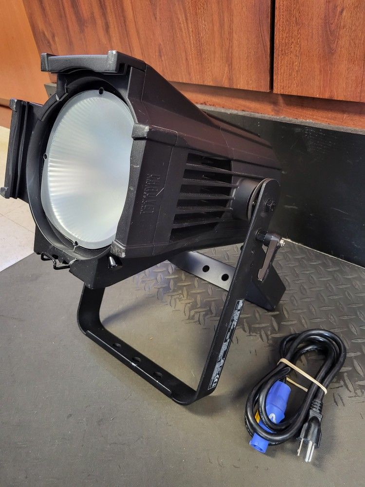 Chauvet Ovation P-56fc ( Full Color Spot Light)