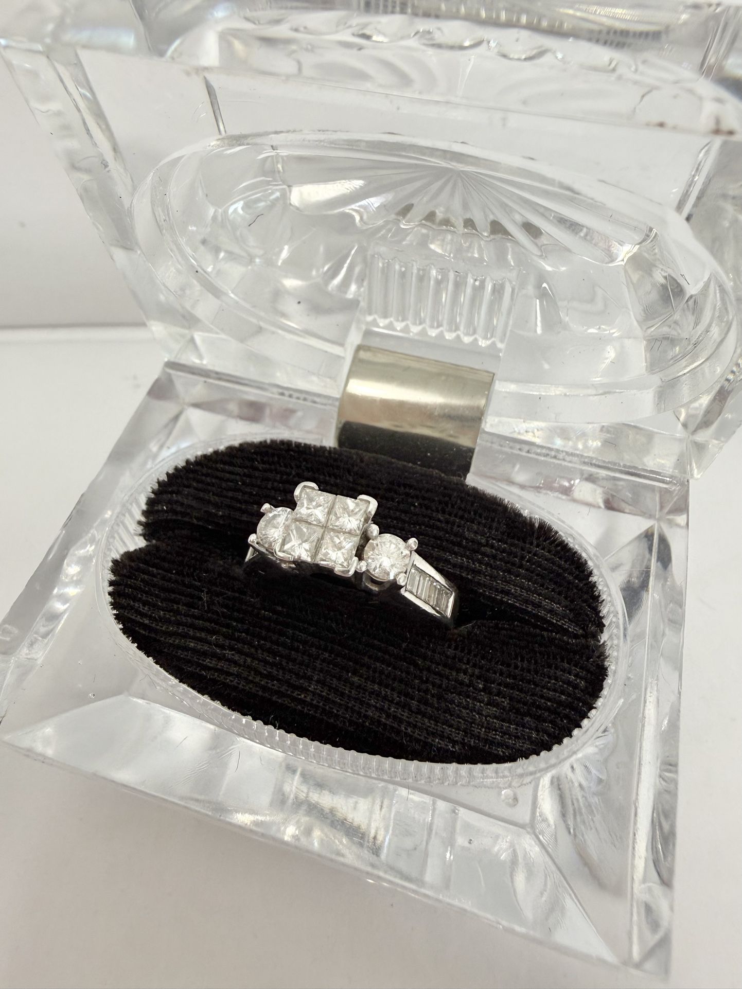 14kw Square Illusion Ring W/ Round And Baguette Diamonds