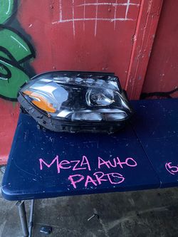 2017 2019 Mercedes benz gls passenger right headlight oem