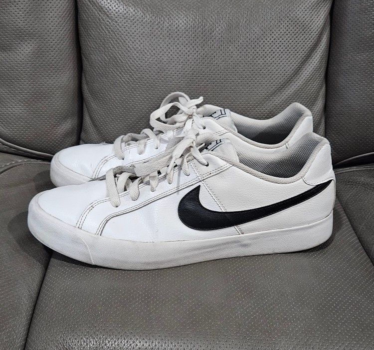 Nike Court Royale AC
White Black Shoes