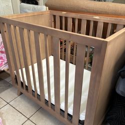tan HARPPA 5 IN ONE INFANT CRIB w/ removable side pieces. 