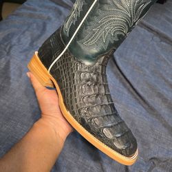 Authentic caiman back size 9 D $260