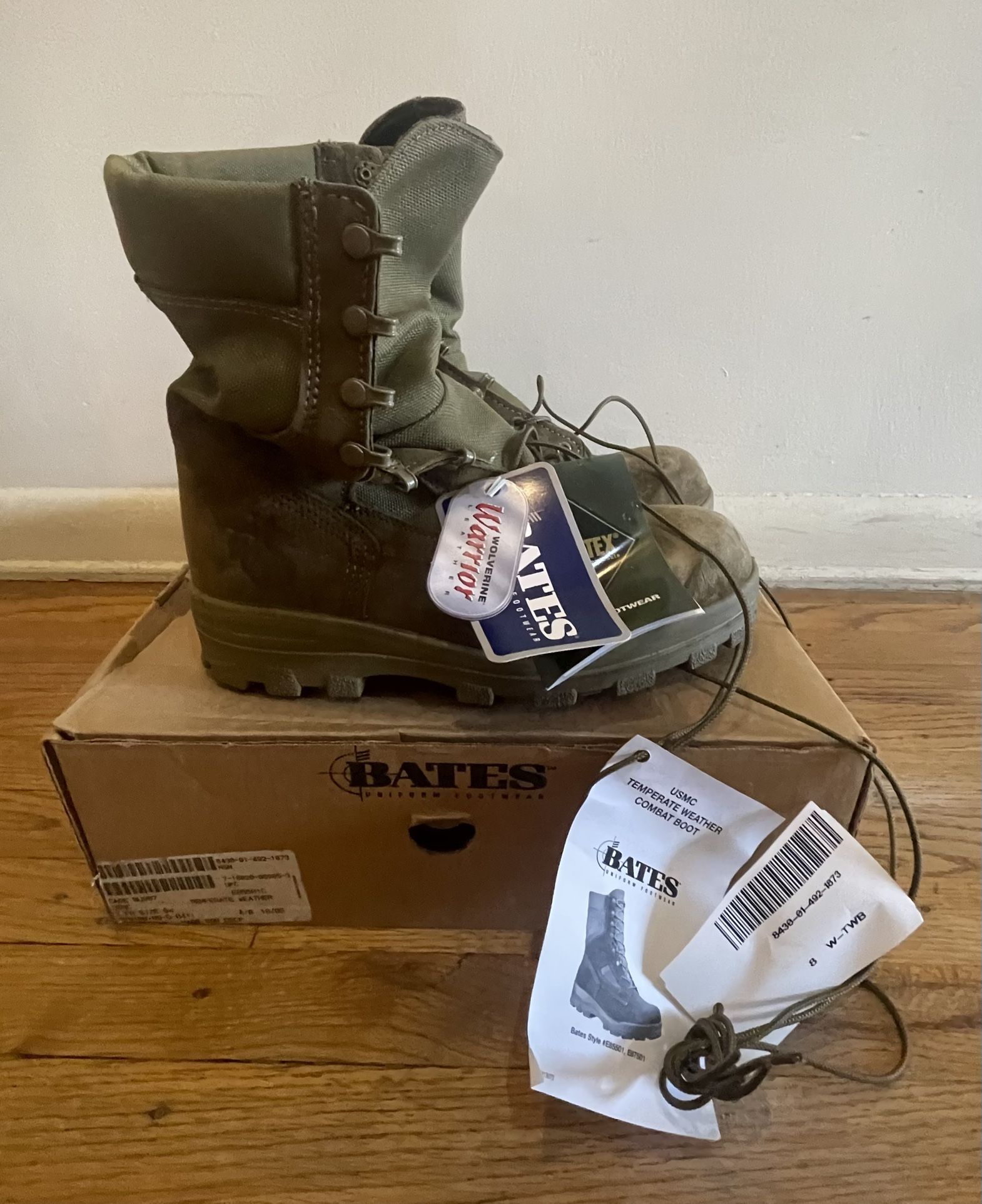 Men’s USMC Combat Boots - Size 8W - NWT