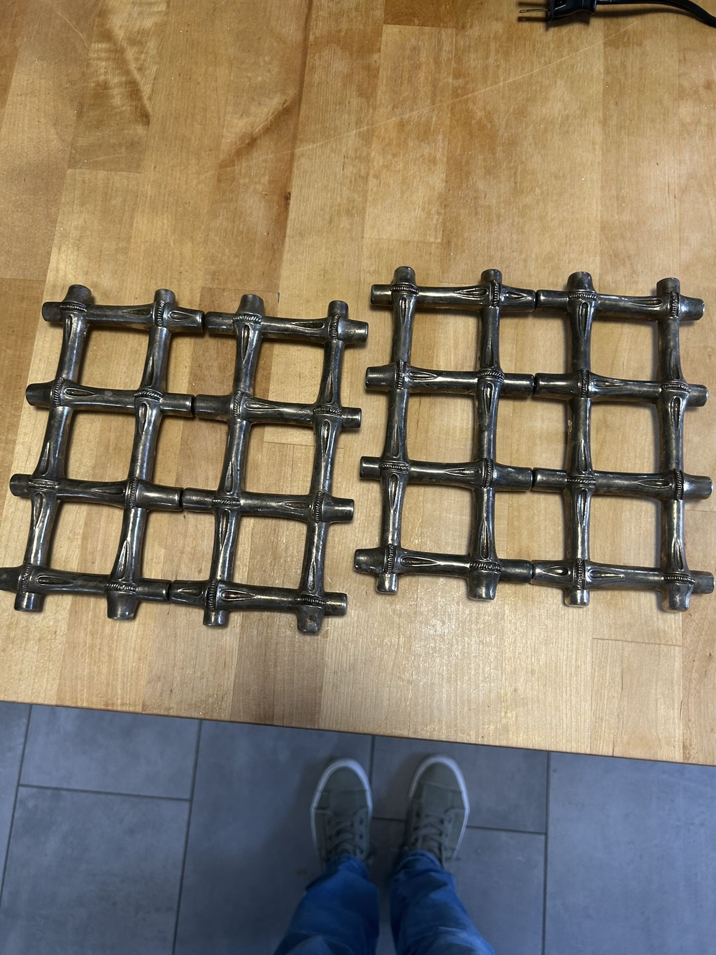 2 Metal Extendable Bamboo Styled Trivets