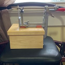 Pampered chef Apple peeler corer slicer