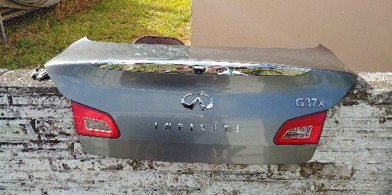 Nissan Infiniti trunk with rear lights
