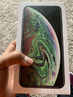 iPhone X’s max space grey