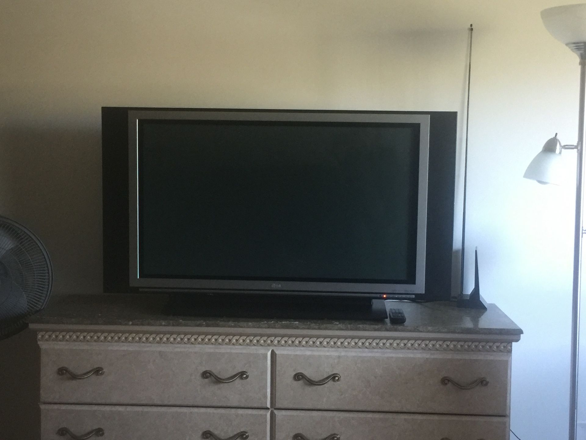 43” LG Tv With Remote , Used , Very Good Condition