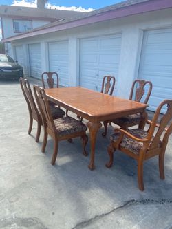 Queen Anne Oak Dining Table with 6 Chairs