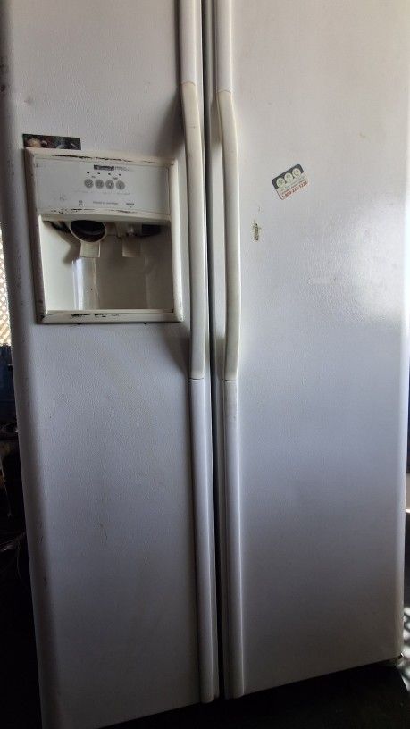 Refrigerator 