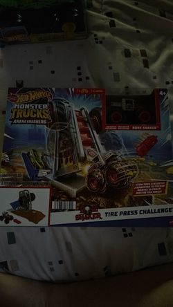Hot Wheels Monster Trucks Arena Smashers Tire Press Challenge
