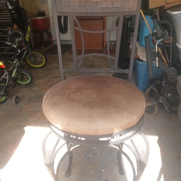 Swivel Bar Stool 