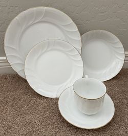 MIKASA/ Wedding Band Gold china (6 Place Settings +extra)