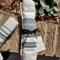 Hearth And Hand Tabble Runner And Flour Sack Towel Set  New.