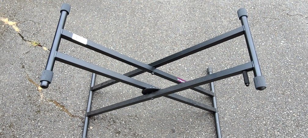 Casio Wk-200 Keyboard With Stand.