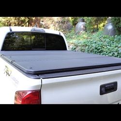 3rd gen Toyota Tacoma OEM Factory Hard Tri-Fold Tonneau Cover Short Bed