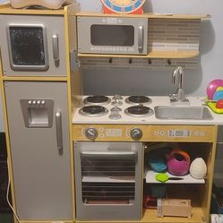 Kid Kraft Modern Real Wood Kitchen