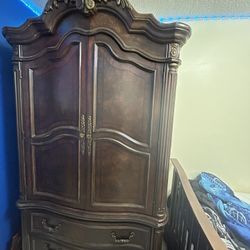 Regal Armoire 