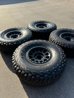 5x5.5 Ram Bronco 17” Method MR305 Wheels With 40” BFGoodrich KR3 Race Tires