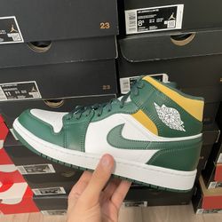 Jordan 1 Mid “Sonic”