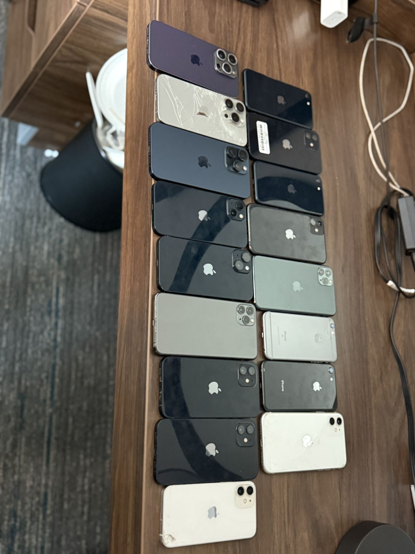 17 iPhones For Parts