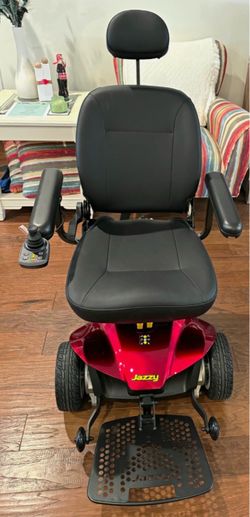Jazzy Elite ES Powerchair w/ Headrest, Padded Armrests, Red/Black 4-and Carrier