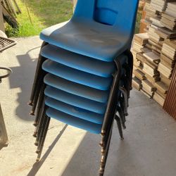 Vendo 7 Sillas Pequeñas 