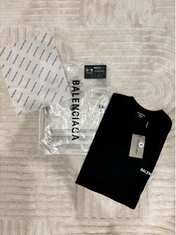 Balenciaga tee shirt short sleeve size medium brand new with bag