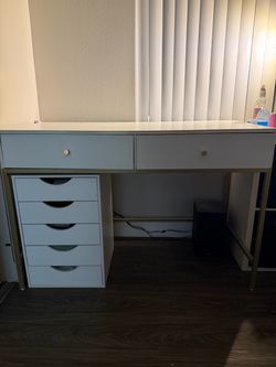 Makeup desk no mirror