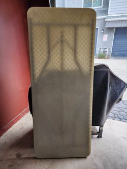 Banquette Table