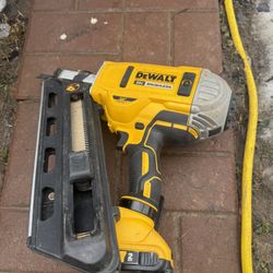 DCN692 framing nailer brushless 20v   30-34 angle with battery 2ah