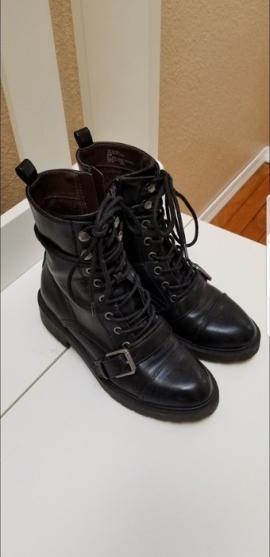 White Mountain decree combat boot. Size 6