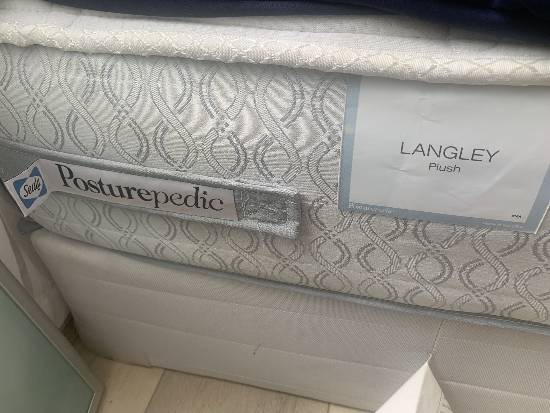 Seally Posturepedic Langley Plush. Cal King with Box Springs. for