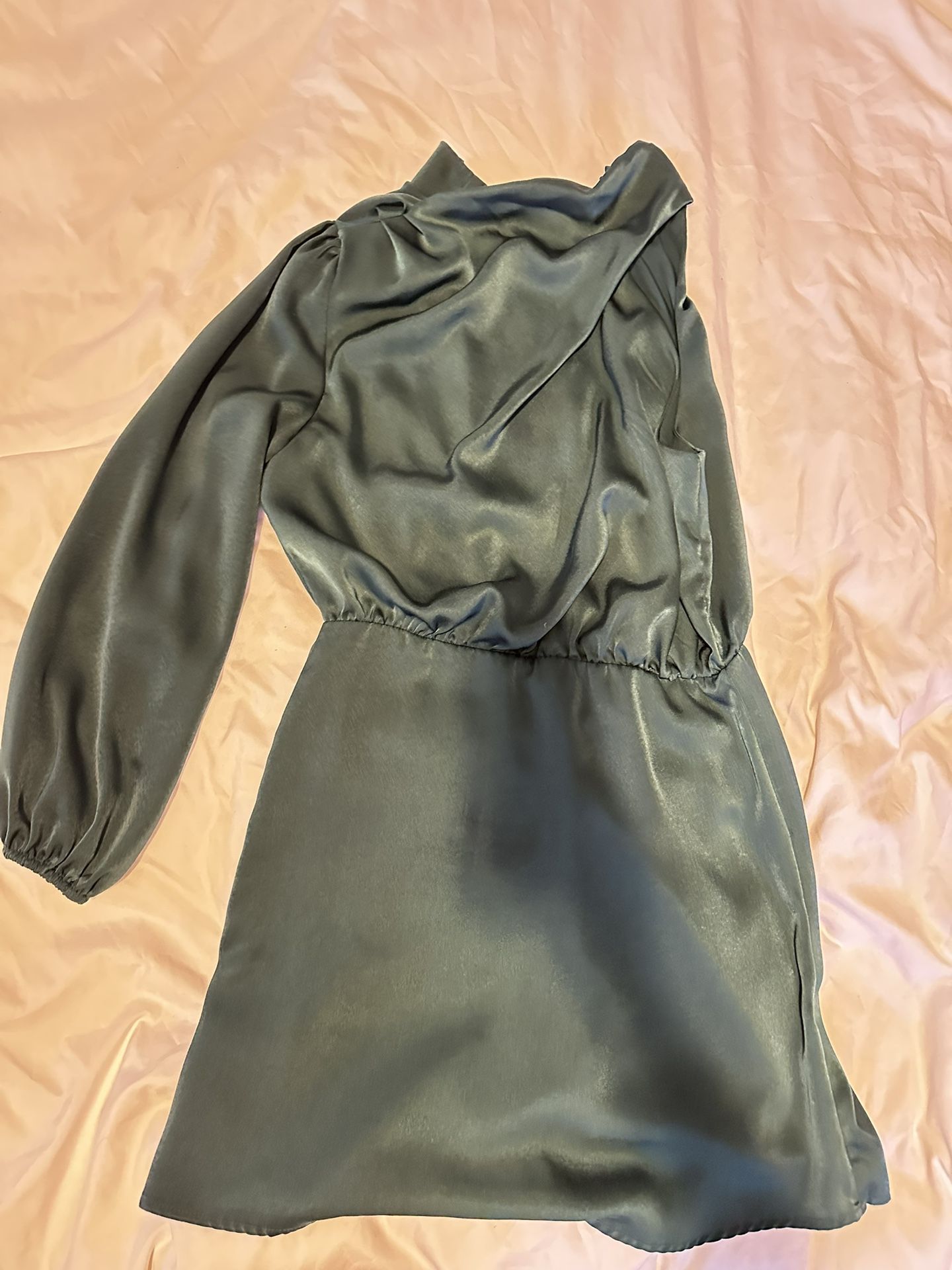 ✨ Elegant Satin Dress – Like New! ✨ 
