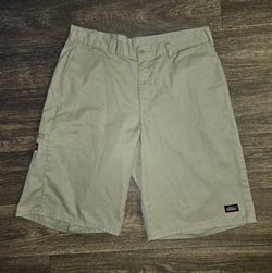 Dickies Men's Kkaki beige shorts with cargo pocket