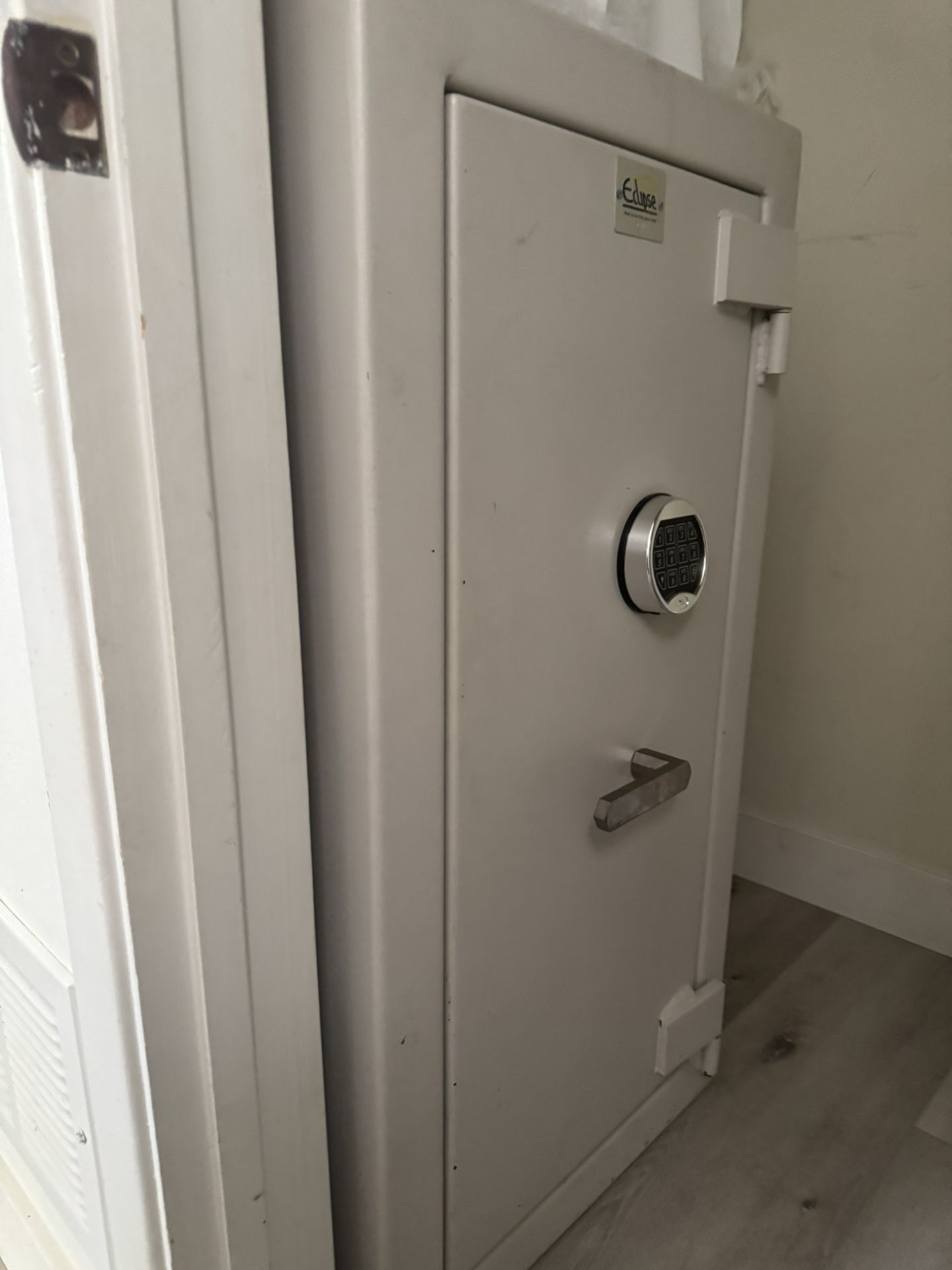 Eclipse 4’ Safe