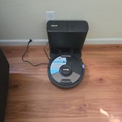Shark Vaccum And Mop