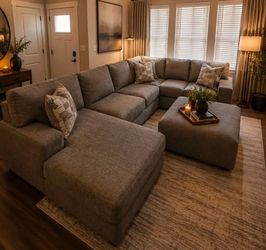 Olivia 🎉 brand new/ modern/luxury 🌼 //clarington 3 piece sectional