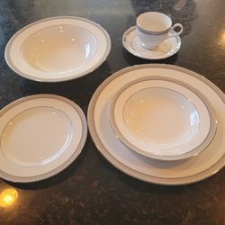 Mikasa Platinum Crown 45 Piece  China Set