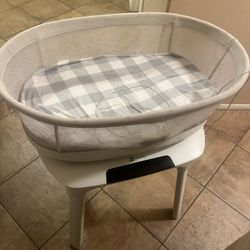 4 Moms Bassinet $200