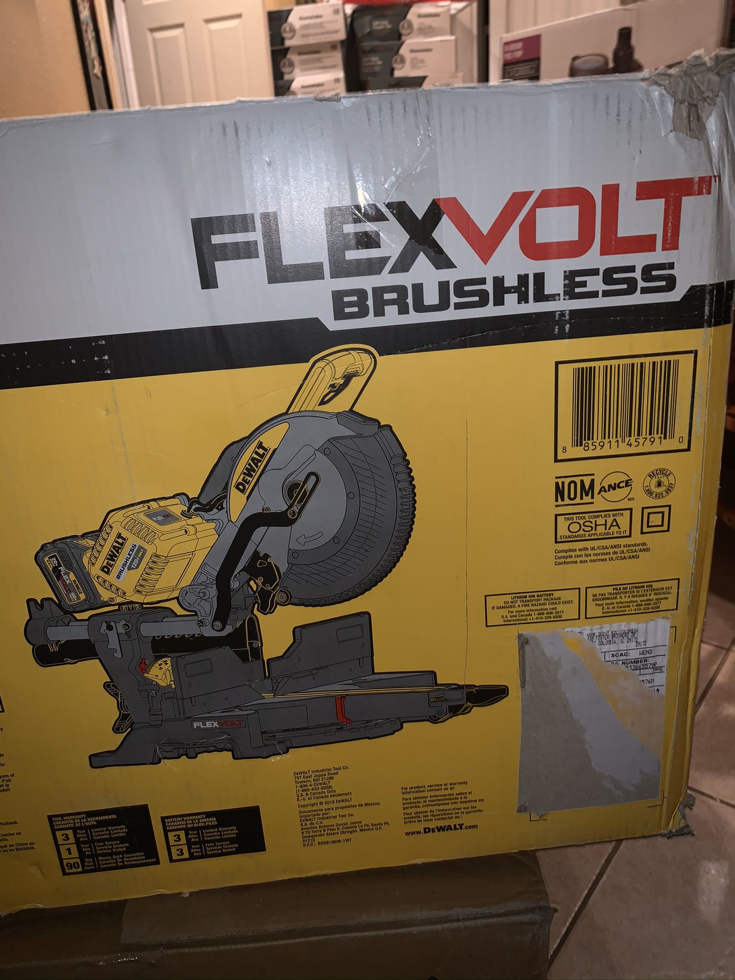 Brand new 12” sliding dewalt flexvolt miter saw with power pack ( no)batteries model