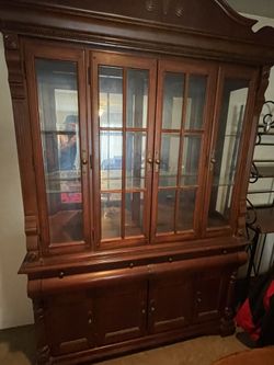 China Cabinet With Lights (moving Must Go)
