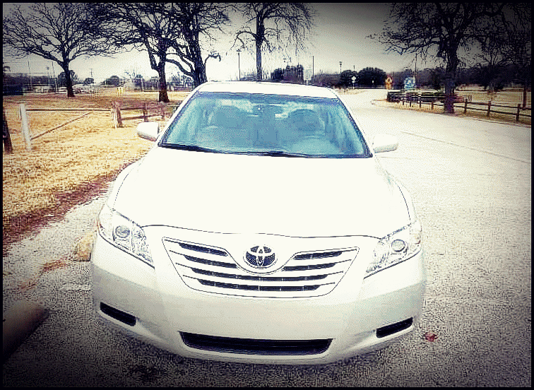 Asking$1OOO Toyota Camry 2OO8 CLEAN TITLE