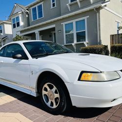 2000 Ford Mustang